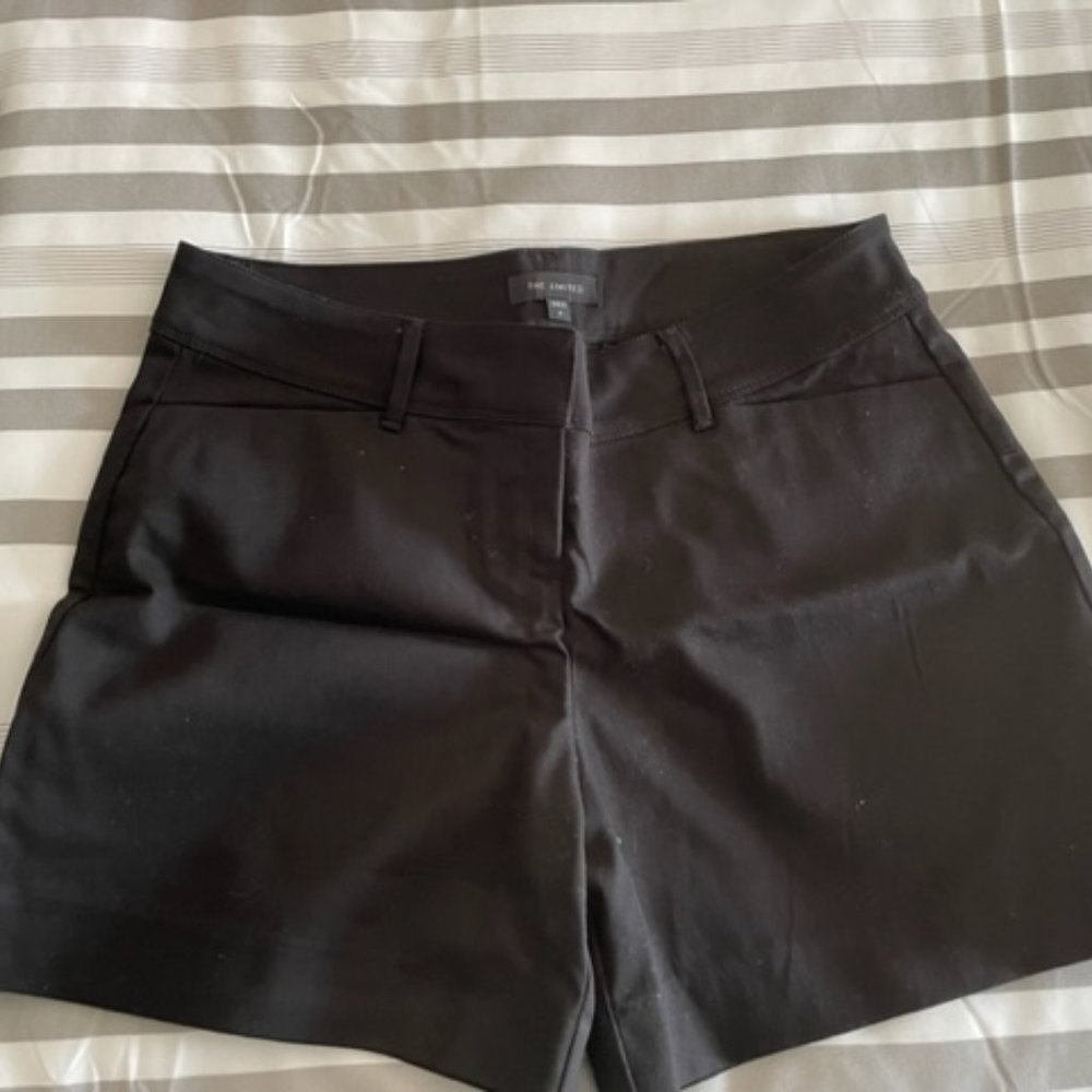 Black dress shorts with pockets
